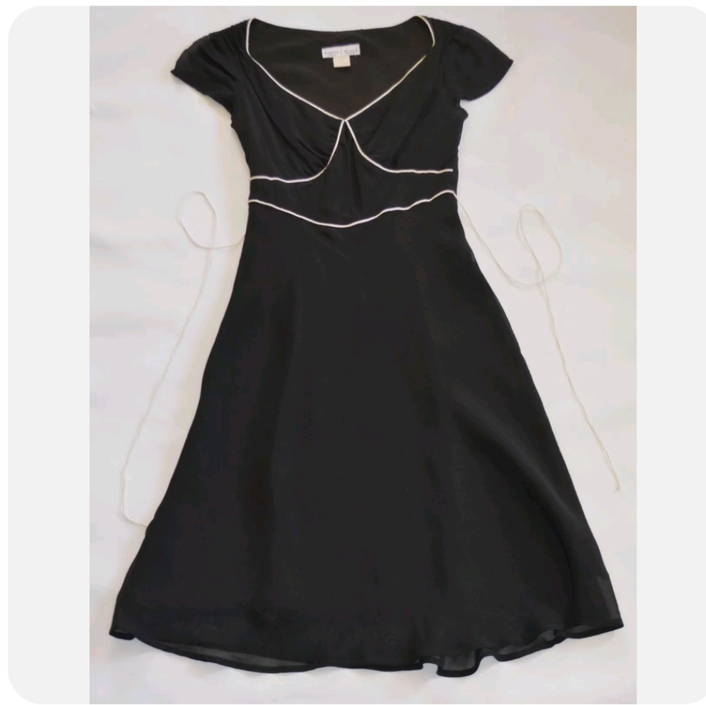 WHITE HOUSE BLACK MARKET Black Short Sleeves Sheer Dress Size 2